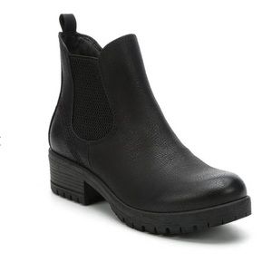 Black Chelsea boots